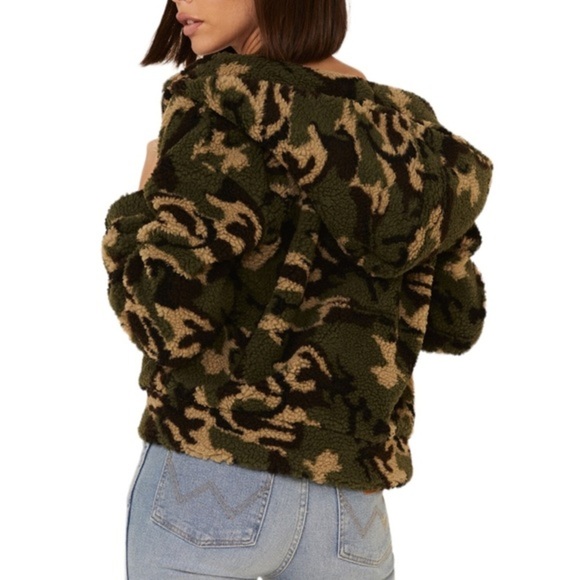 Sabrina Lauren size S green camo fuzzy fleece zip up  toggle hooded Teddy Jacket - Picture 3 of 15
